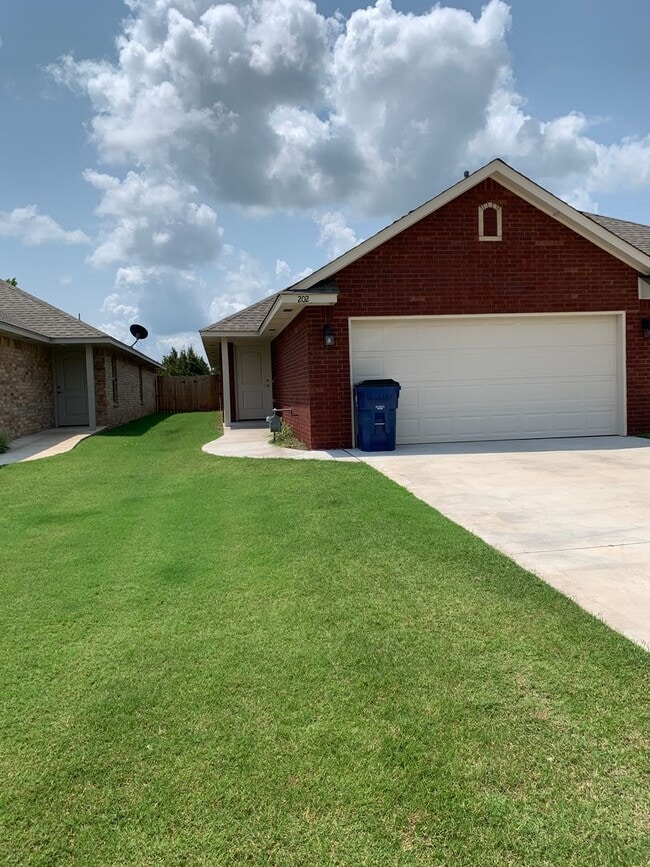 property at 242 Woodbriar Rd