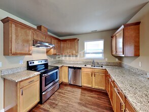 1108 Boatman Ave NW in Orting, WA - Foto de edificio - Building Photo