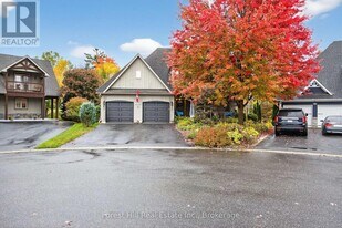 19 Breakwater Ct in Gravenhurst, ON - Building Photo