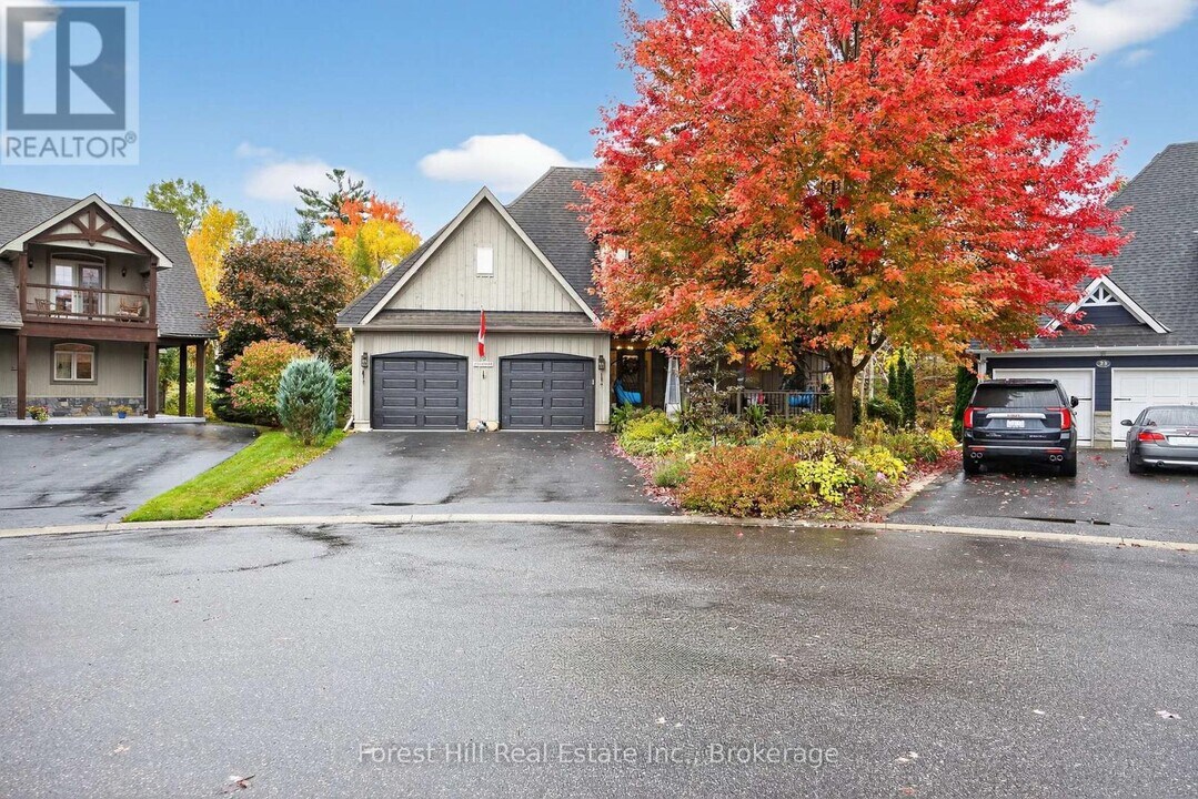 19 Breakwater Ct in Gravenhurst, ON - Building Photo