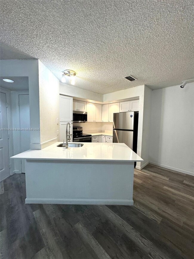 3390 Pinewalk Dr N in Margate, FL - Building Photo - Building Photo