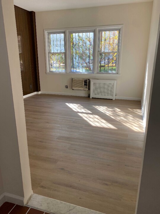 47 Marginal St E in Brooklyn, NY - Building Photo