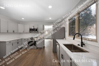 26261 La Muera St in Farmington Hills, MI - Building Photo - Building Photo