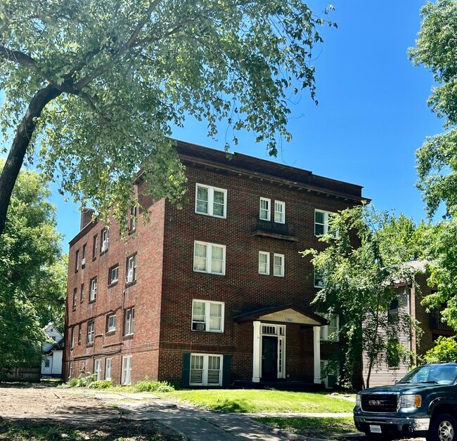 706 W Prairie Ave, Unit 4 in Decatur, IL - Building Photo - Building Photo
