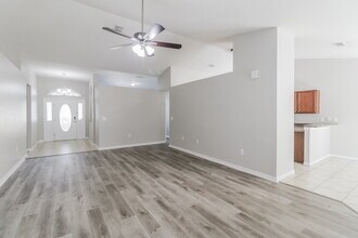 7252 Sherman Hills Blvd in Brooksville, FL - Foto de edificio - Building Photo