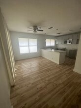 7948 Corona Rdg in San Antonio, TX - Building Photo - Building Photo