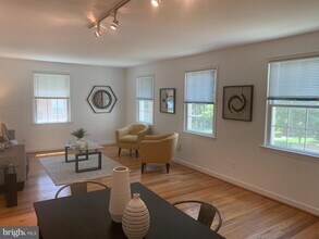 2248 Washington Ave-Unit -W-102 in Silver Spring, MD - Foto de edificio - Building Photo