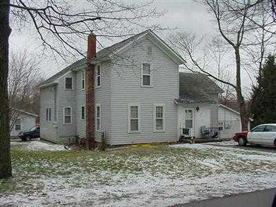 213 Reading Ave in Jonesville, MI - Foto de edificio