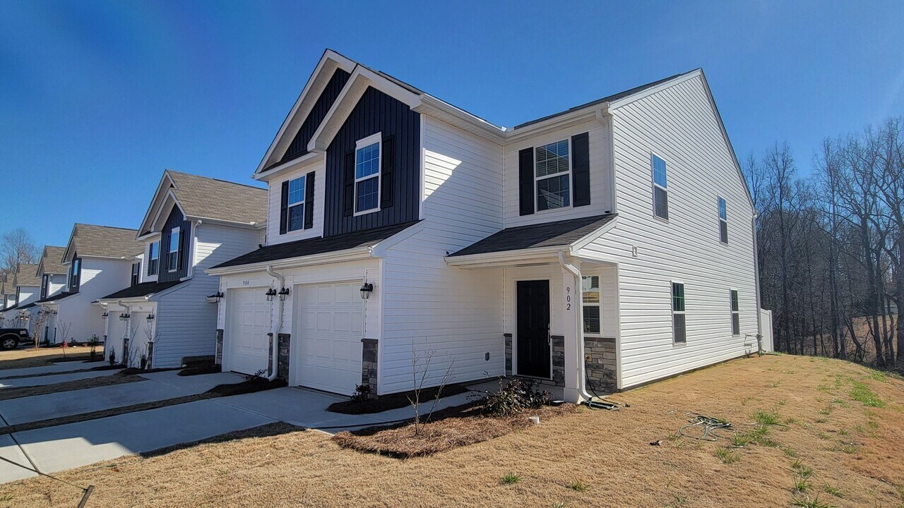 902 Powder Crk Dr in Reidville, SC - Building Photo