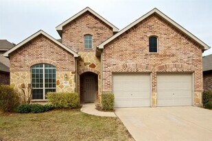 404 Hummingbird Dr in Little Elm, TX - Building Photo