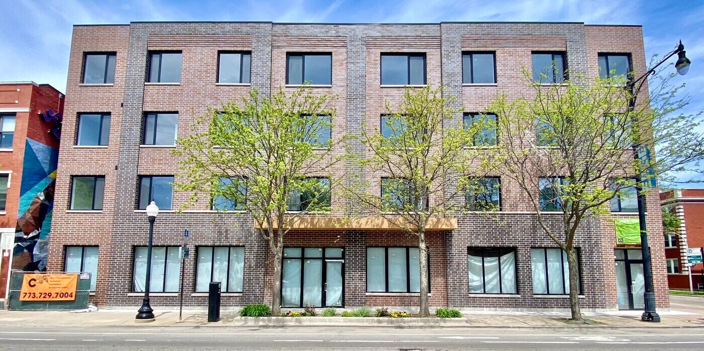 1334 W Devon Ave in Chicago, IL - Foto de edificio