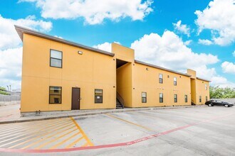 2119 S Ejido Ave in Laredo, TX - Building Photo - Building Photo