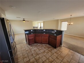 6334 W Silver Ribbon Ct, Unit 2850-14 in Las Vegas, NV - Building Photo - Building Photo