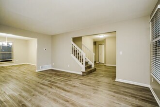 1127 Crestview St in Reynoldsburg, OH - Foto de edificio - Building Photo