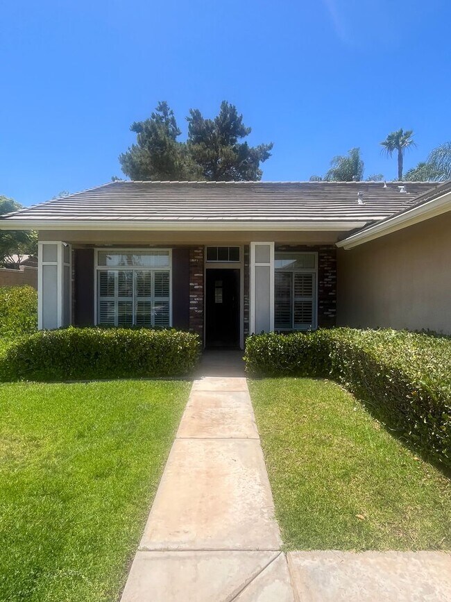 1556 Iris Grove Dr in Corona, CA - Building Photo - Building Photo