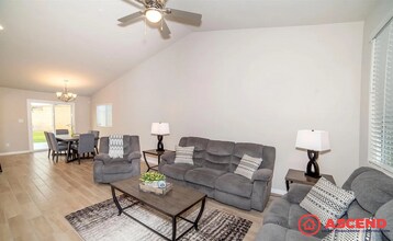 9402 Horsetail Creek Ct in Bakersfield, CA - Building Photo - Building Photo