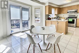 920 College Manor Dr in Newmarket, ON - Building Photo - Building Photo