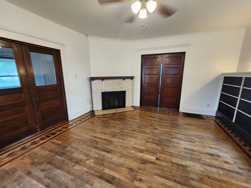 122 N Lawe St in Appleton, WI - Building Photo