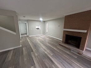 240 Jamil Rd in Columbia, SC - Building Photo - Building Photo