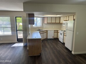 1444 N Recker Rd in Mesa, AZ - Foto de edificio - Building Photo