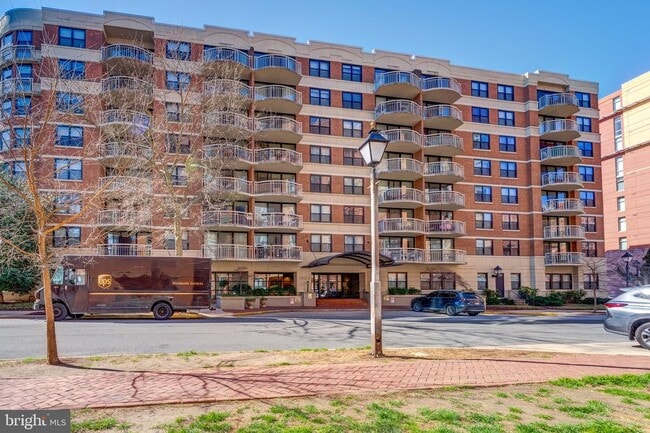 property at 1200 Braddock Pl