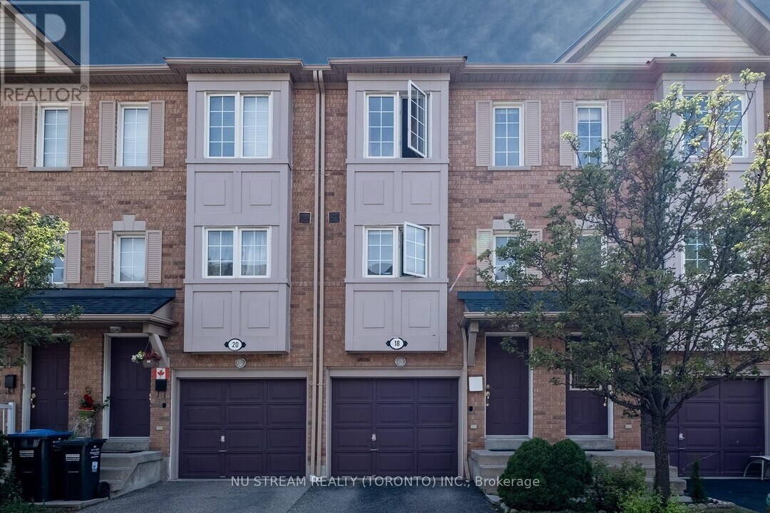 1128 Dundas St W in Mississauga, ON - Building Photo