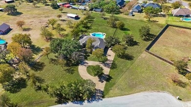 113 Green Oaks Ct in Hudson Oaks, TX - Building Photo - Building Photo