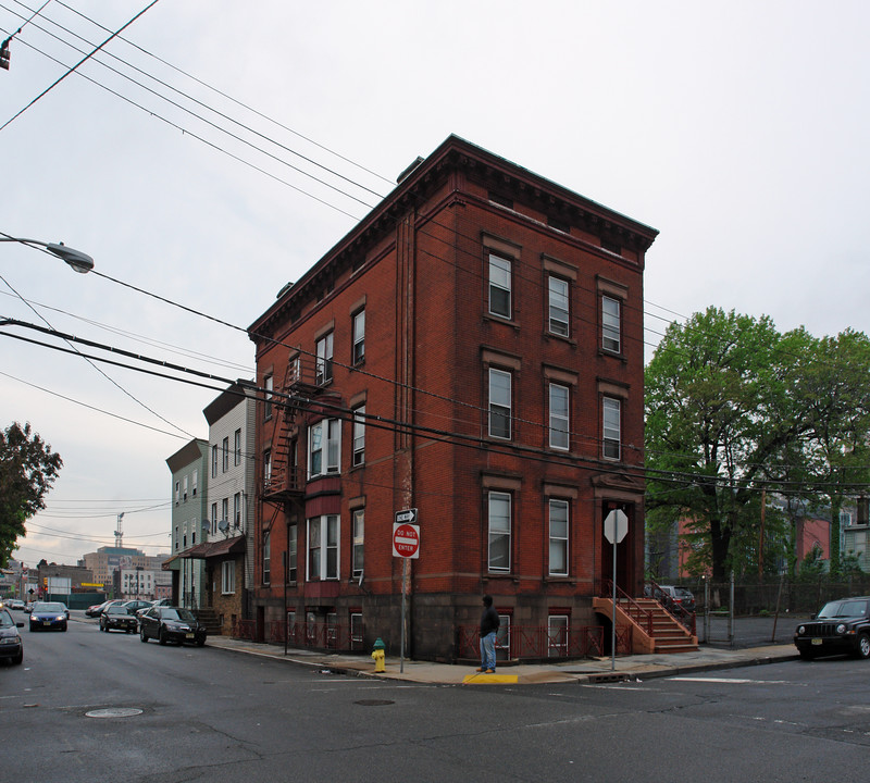 49 Columbia St in Newark, NJ - Building Photo