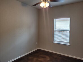 1127 Stanley Wy in Seguin, TX - Building Photo - Building Photo