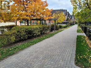 320 John St. in Markham, ON - Building Photo - Building Photo