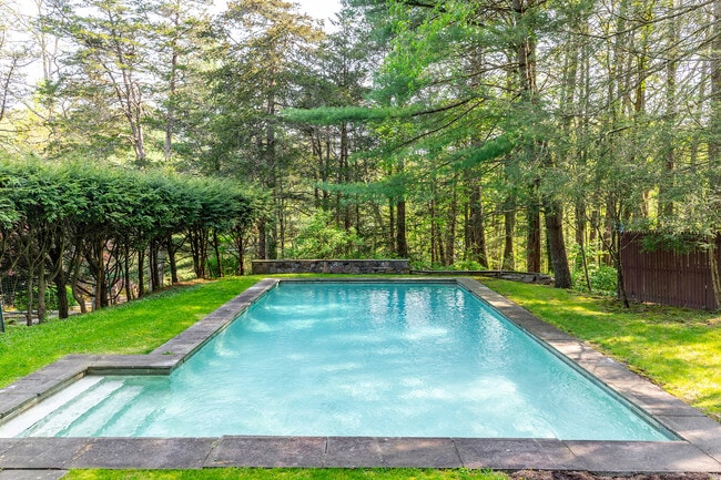 19 Cedar Hill Rd in New Milford, CT - Building Photo - Building Photo