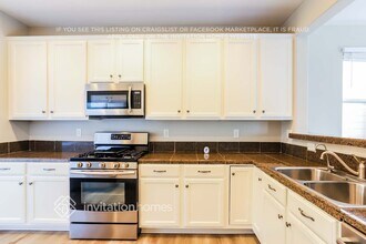 16424 E 97th Ave, Unit 215-07 in Commerce City, CO - Foto de edificio - Building Photo