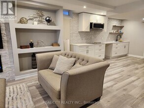 2364 Equestrian Cres in Oshawa, ON - Building Photo - Building Photo