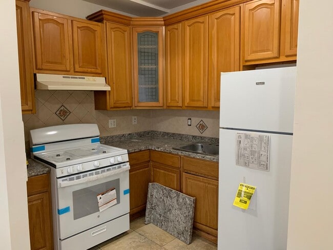 3005 Seagirt Ave, Unit 1 in Far Rockaway, NY - Foto de edificio - Building Photo