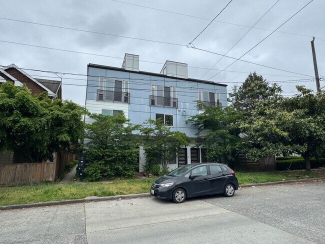 8529 Interlake Ave N in Seattle, WA - Building Photo - Building Photo