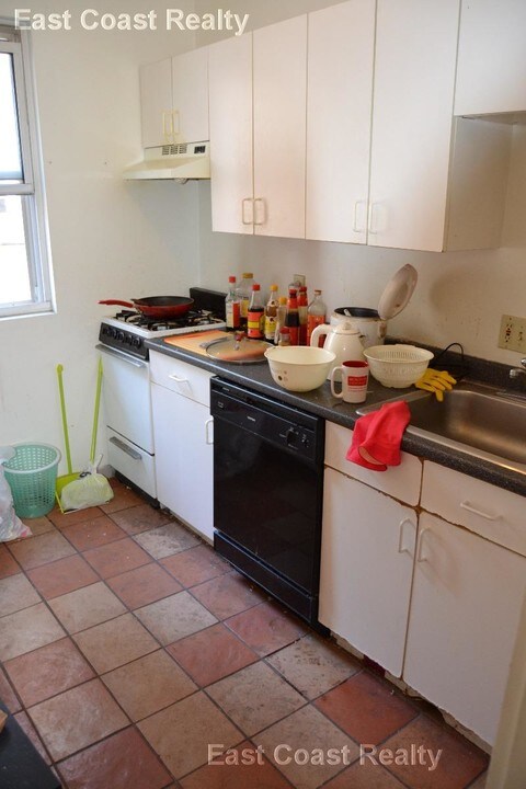 17 Scottfield Rd in Boston, MA - Building Photo