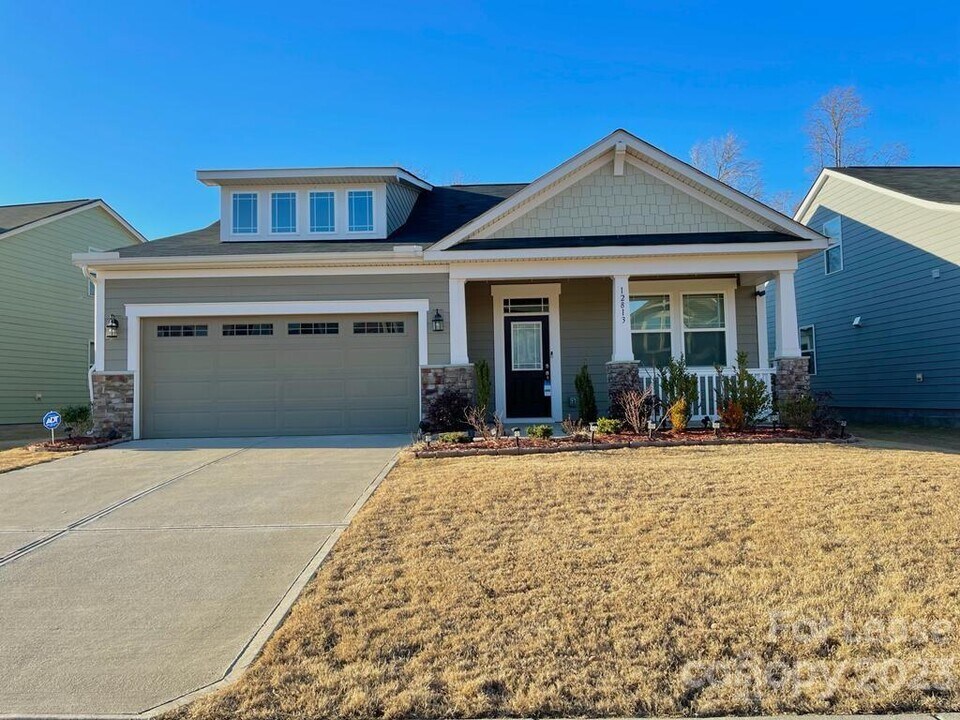 12813 Heath Grove Dr in Huntersville, NC - Building Photo