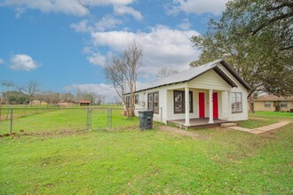 1606 TX-21 in Caldwell, TX - Building Photo - Building Photo