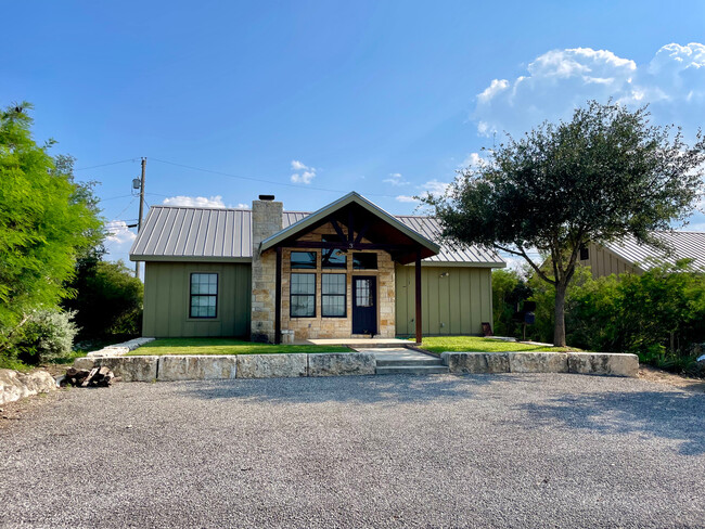 236 Valley View Dr in Uvalde, TX - Building Photo - Building Photo