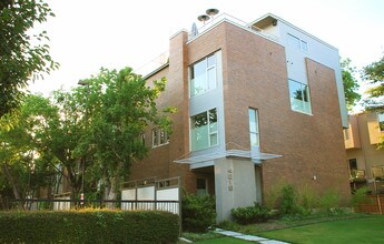 4219 Mckinney Ave in Dallas, TX - Foto de edificio - Building Photo