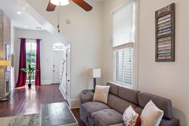 1525 Carondelet St in New Orleans, LA - Building Photo - Building Photo