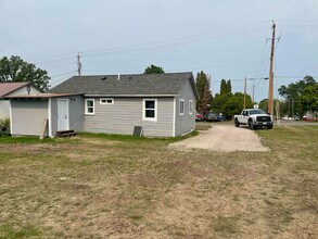 610 16th Ave E in Polson, MT - Foto de edificio - Building Photo
