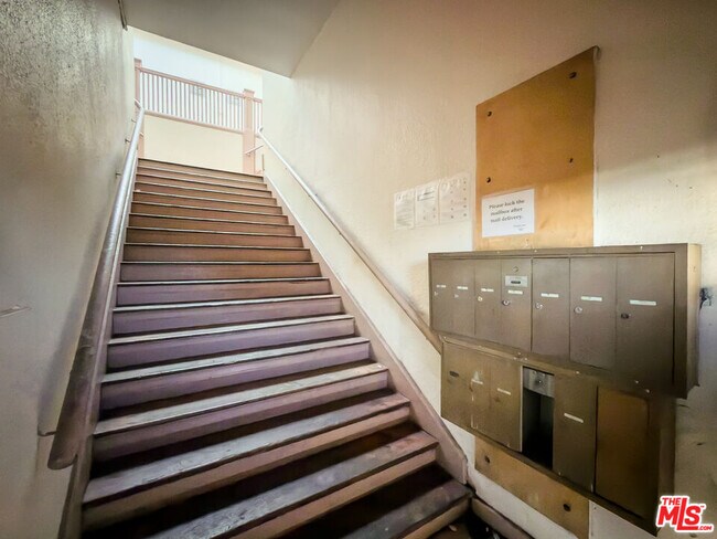 1675 W Martin Luther King Jr Blvd in Los Angeles, CA - Building Photo - Building Photo