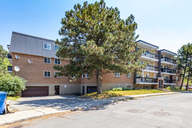 6335 Bonaventure in Brossard, QC - Building Photo - Building Photo