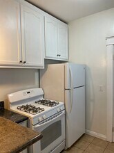 1243 N Edgemont St, Unit 1 Bedroom Apartment in Los Angeles, CA - Building Photo - Building Photo