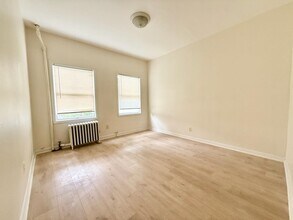 318 Danforth Ave in Jersey City, NJ - Building Photo - Building Photo