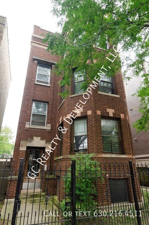 4329 N Ashland Ave in Chicago, IL - Building Photo