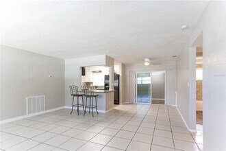 3828 Neptune Dr SE in St. Petersburg, FL - Building Photo - Building Photo