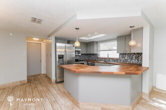 10005 Old Orchard Lane in Port Richey, FL - Foto de edificio - Building Photo