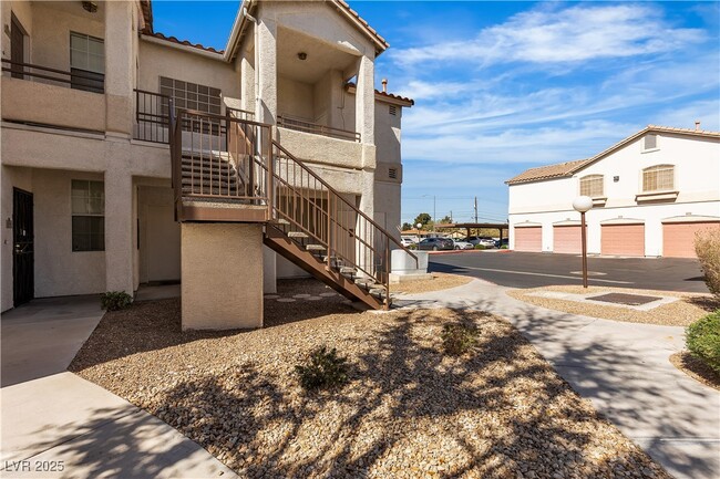 1405 S Nellis Blvd in Las Vegas, NV - Building Photo - Building Photo